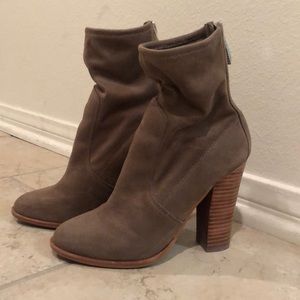 Size 5 Brown Ankle Heeled Boots
